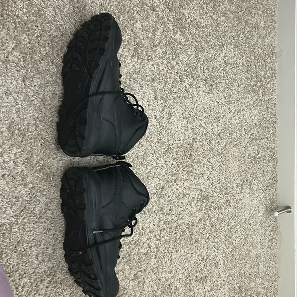 Nike black boots fair condition